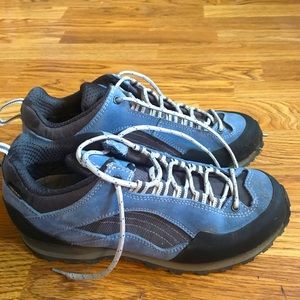 Gore-TEX Hike Sneakers